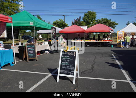 Chantilly, VA / USA - 19 septembre 2019 : message d'inscription à la communauté de Chantilly Foodworks Farmers Market Banque D'Images