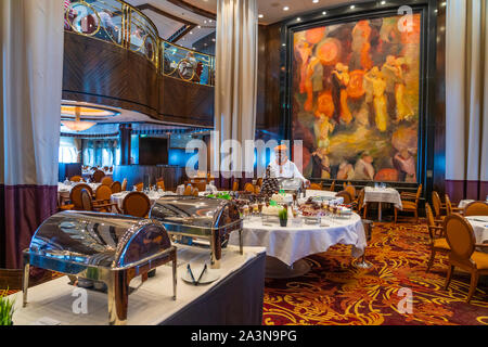 Les réflexions Salle à manger à bord du bateau de croisière Royal Caribbean Serenade of the Seas. Banque D'Images