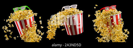 Ensemble de seaux avec pop-corn et les lunettes 3D isolé sur fond noir Banque D'Images