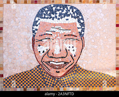 Mosaïque murale portrait de Nelson Mandela, Qunu, Musée Qunu, Eastern Cape, Afrique du Sud Banque D'Images