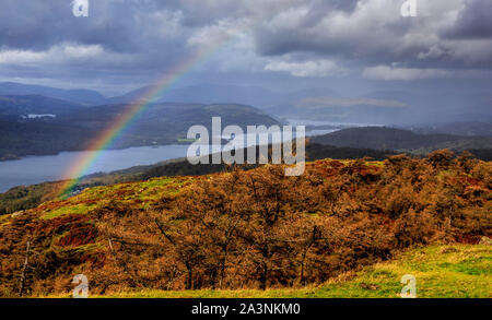 Gummers vue comment le lac Windermere lake district angleterre uk Banque D'Images