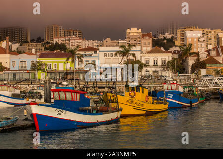 Port de pêche dans la région de Setubal, Portugal Banque D'Images