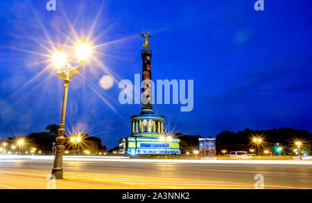 Berlin, Allemagne. 09Th Oct, 2019. La colonne de la victoire est éclairé à l'occasion de la fête des lumières de 'Berlin brille'. Credit : Britta Pedersen/dpa-Zentralbild/dpa/Alamy Live News Banque D'Images