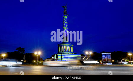 Berlin, Allemagne. 09Th Oct, 2019. La colonne de la victoire est éclairé à l'occasion de la fête des lumières de 'Berlin brille'. Credit : Britta Pedersen/dpa-Zentralbild/dpa/Alamy Live News Banque D'Images