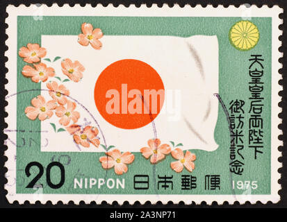 Drapeau japonais et fleurs sur timbres en Banque D'Images