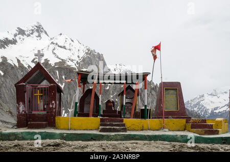 L'Vadhera Memorial construit à la mémoire de feu le capitaine HC Vadhera du 4 Régiment du génie sur Zoji La Pass, Srinagar - Route De Leh, Jammu-et-Cachemire, l'Inde Banque D'Images