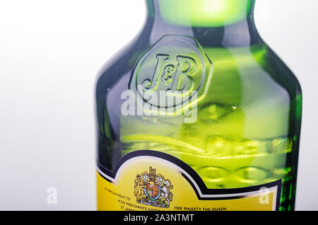 J&B blended Scotch whisky sur background. Justerini et Brooks est administré par les multinationales Diageo plc. Banque D'Images