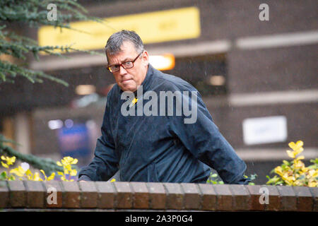 Photo non datée de Robert Bradbury arrivant à Birmingham le Tribunal de la Couronne où le conducteur du camion a été reconnu coupable d'avoir causé la mort d'un médecin de l'hôpital par la conduite imprudente. Le jury n'ont pas été en mesure de rendre un verdict sur l'accusation de conduite dangereuse causant la mort. Les accusations sont liées à la peine de 32 ans de Birmingham Children's Hospital docteur Suzanna et Bull. Banque D'Images