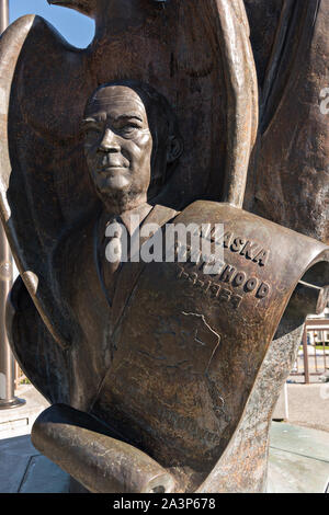 Le buste d'Eisenhower à l'état de l'Alaska Monument au centre-ville d'Anchorage, Alaska. La statue a été placée en 1990 dans le cadre de la célébration du 75e anniversaire de l'Anchorage étant fondée en 1915. Banque D'Images