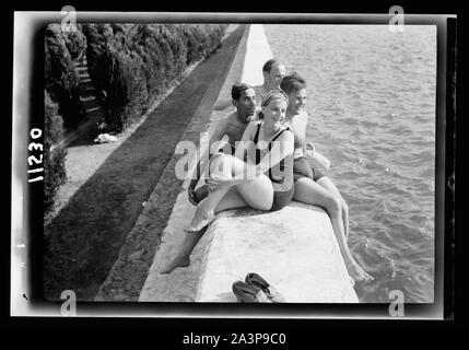 Les piscines de Salomon devient un pique-nique & piscines resort. Regarder les autres baigneurs se jeter à l'eau Banque D'Images