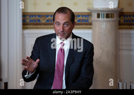 Washington DC, USA. 09Th Oct, 2019. United States Secretary of Health and Human Services (HHS) Alex Azar parle pendant une séance d'écoute avec les jeunes de la vérité, l'Initiative de 13 à 18 ans, à la Maison Blanche à Washington, DC, États-Unis, le 9 octobre 2019. Credit : Stefani Reynolds/CNP/MediaPunch MediaPunch Crédit : Inc/Alamy Live News Banque D'Images