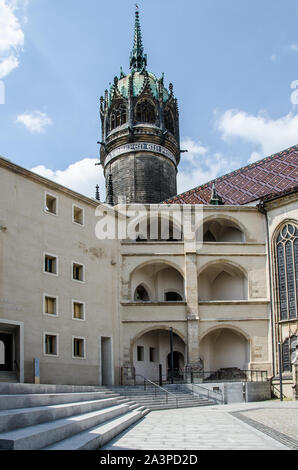 Wittenberg abrite de nombreux sites historiques. Sur les portes de All Saints' Church Martin Luther est dit avoir cloué ses 95 thèses en 1517. Banque D'Images