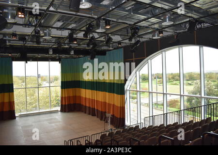 Le ciel Prix à Milton Keynes Gallery, qui a une vue superbe sur le parc Campbell. Le ciel est utilisée pour les événements, le cinéma et la musique. Banque D'Images