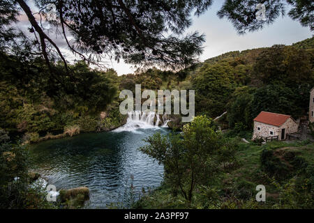 De belles chutes d'eau dans le parc national de Krka, Croatie. Photos de Skradinski buk Banque D'Images