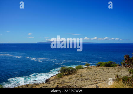 En regardant vers la baie de Maalaea dans Lanai Maui, Hawaii Banque D'Images