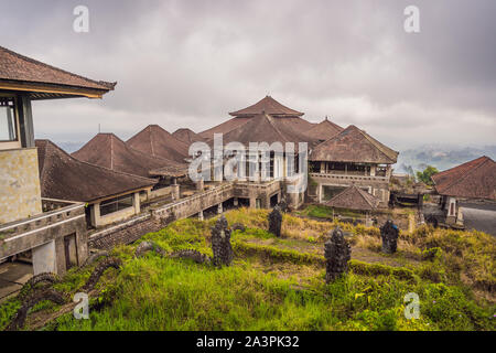 Abandonné et mystérieux hôtel à Bedugul. L'île de Bali, Indonésie Banque D'Images