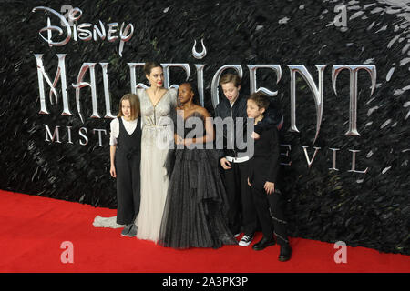 Vivienne Marcheline Jolie-Pitt, Angelina Jolie, Zahara Marley Jolie-Pitt, Shiloh Nouvel Jolie-Pitt et Knox Leon Jolie-Pitt : maléfique, maîtresse d'E Banque D'Images