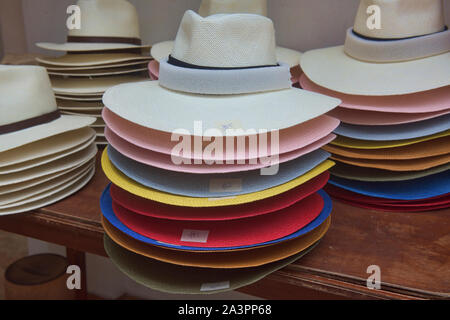 Chapeaux Panama traditionnels (paja toquilla), qui vient en fait d'Équateur Banque D'Images