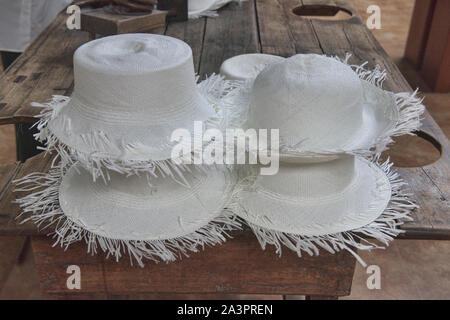 La paille en tissage Panama hats (paja toquilla), qui vient en fait d'Équateur Banque D'Images