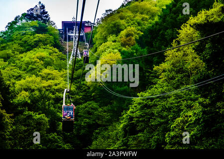 Tokyo, Japon - 13 mai 2019 - Mt. Le Téléphérique à Tenjoyama Kachikachi Park. Le téléphérique jusqu'à Tenjoyama Park, où vous verrez une super vue sur Mt. Fuji. Banque D'Images