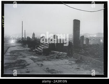 Les étapes qui mènent à nulle part (après l'incendie) Banque D'Images