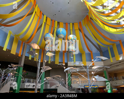 Orlando, FL/USA-10/5/19 : l'intérieur de la Terre au pavillon du parc à thème EPCOT Disney World où vous pouvez aller sur le Soarin et vivant avec la terre Banque D'Images