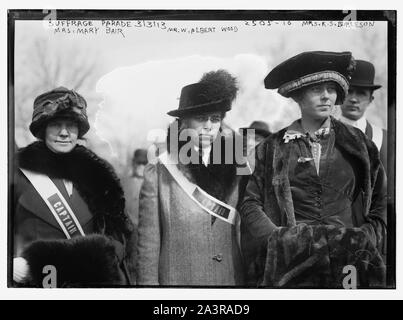 Défilé de suffrage - Mme Mary Bair, M.[s]. Albert W., bois et Mme L.R. [C.-à-d., Richard Coke] Burleson Banque D'Images