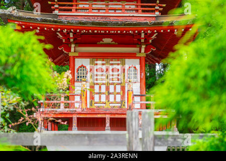 Close up of Pagoda in Japanese Tea Garden au Golden Gate Park, San Francisco Banque D'Images