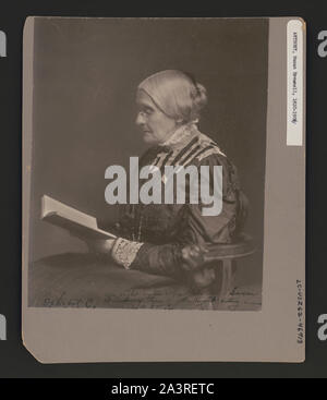 Susan B. Anthony en train de lire un livre Banque D'Images