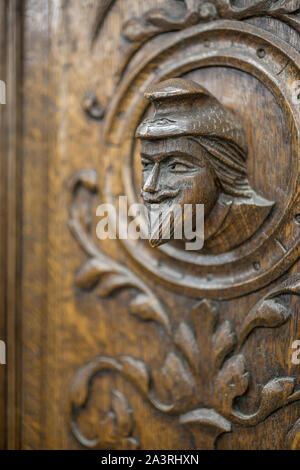 Figures sculptées sur bois, élément de décor. Banque D'Images