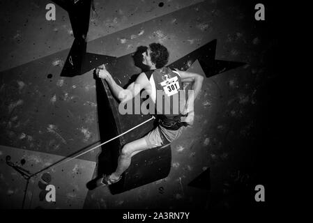 Adam Ondra de la République tchèque remporte le premier rôle pendant la finale hommes combiné à l'IFSC sur Championnats du monde d'escalade à la Edinburgh International Banque D'Images