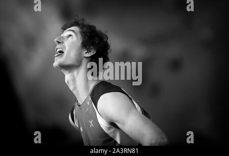 Adam Ondra de la République tchèque remporte le premier rôle pendant la finale hommes combiné à l'IFSC sur Championnats du monde d'escalade à la Edinburgh International Banque D'Images