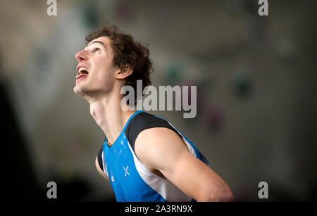 Adam Ondra de la République tchèque remporte le premier rôle pendant la finale hommes combiné à l'IFSC sur Championnats du monde d'escalade à la Edinburgh International Banque D'Images