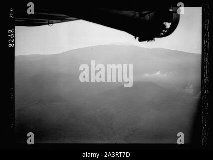 Tanganyika. En route pour Arusha. Vue de l'air. Le Mont Meru vu de l'avion Banque D'Images