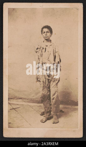 Taylor, jeune Drummer Boy pour 78e d'infanterie des troupes de couleur, en haillons Banque D'Images