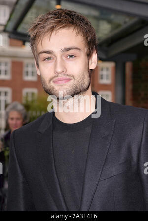 La photo doit être crédité ©Presse Alpha 079796 06/12/2015 Douglas stand à Matthew Bourne's Sleeping Beauty de Gala au Sadler's Wells Theatre de Londres. Banque D'Images