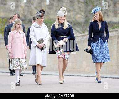 La photo doit être crédité ©Kate Green/Alpha Press 079671 05/04/2015 Lady Louise Windsor, Sophie comtesse de Wessex, automne Phillips et Princesse Béatrice assister à un service à l'église le jour de Pâques qui a eu lieu à la Chapelle St George, le château de Windsor Banque D'Images