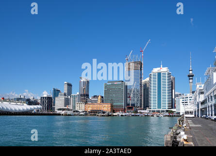 Vue sur le paysage urbain d'Auckland Waitemata Harbour. Princes Wharf, au premier plan. Banque D'Images