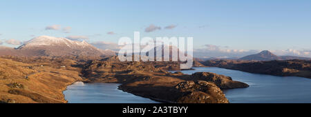 Vue panoramique sur le Loch Inchard Sutherland et montagnes, Highland Ecosse Banque D'Images