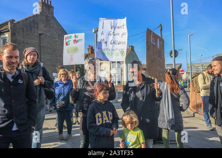 Londres, Royaume-Uni - 10 octobre 2019 des militants. Recueillir alors qu'ils tentent d'arrêter l'aéroport de London City Crédit : amer ghazzal/Alamy Live News Banque D'Images