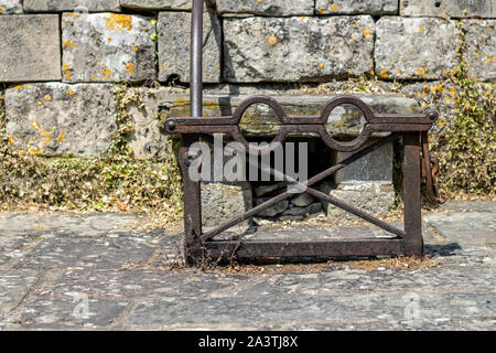 Les stocks de fer spectacle dans le village de Painswick, Gloucestershire Banque D'Images