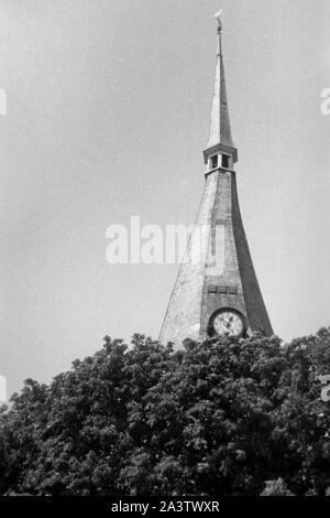 Dans Kirchturmdach Schiefes Schleswig-Holstein, 1936. Clocher de l'incliné toit dans le Schleswig-Holstein, 1936. Banque D'Images