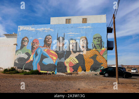 Graffity/ Wandbild : Superhelden, darunter Green Latern, le flash, Superman, Batman, Wonder Woman, la chose (das Ding), Hulk, Puerto del Rosario, Fue Banque D'Images