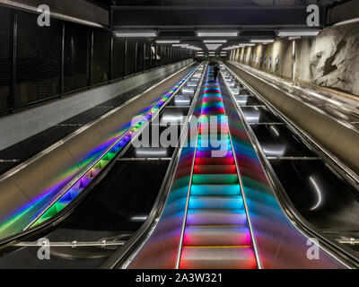 La station de métro Näckrosen est sur la ligne bleue du métro de Stockholm (Tunnelbana) , situé dans la municipalité de Solna, Stockholm, Suède Banque D'Images