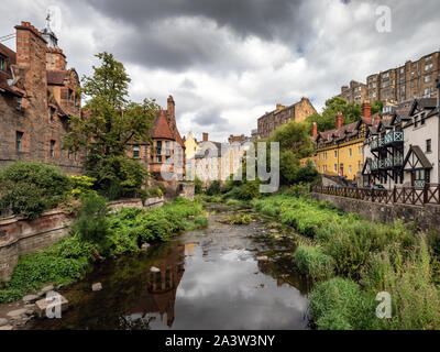 L'eau de Leith dans Dean Village est un ancien village immédiatement au nord-ouest du centre-ville d'Édimbourg, en Écosse. Banque D'Images