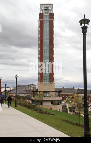 Vue extérieure de la tour de la liberté sur le campus de l'Université Liberty à Lynchburg, VA, USA. Banque D'Images