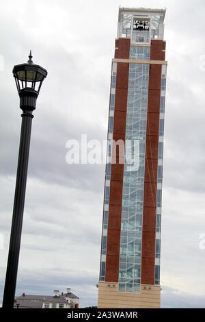 Vue extérieure de la tour de la liberté sur le campus de l'Université Liberty à Lynchburg, VA, USA. Banque D'Images