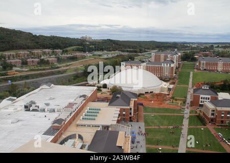 Lynchburg, VA, USA. Vue sur le campus de l'Université de la liberté de la tour de la liberté. Banque D'Images