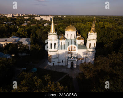 Vue aérienne de la cathédrale de la Transfiguration du Sauveur de Chernihiv 1030s la plus ancienne église de l'Ukraine Banque D'Images