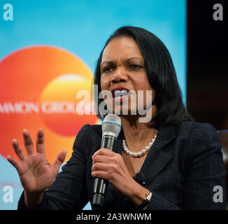 03/19/2019 : Notre Dame, IN, USA. L'ancien secrétaire d'État Condoleezza Rice et John Kerry a comparu à la masse commune du forum public du Comité à l'intérieur de la Seat 900 Leighton Concert Hall à l'Université de Notre Dame. L'événement a été animé par Howard LaFranchi, diplomatie correspondant du Christian Science Monitor. Le forum était parrainé par BridgeND, le Rooney Centre pour l'étude de la démocratie américaine et la sécurité internationale Notre-Dame Centre. La photo montre le riz durant Forum. Banque D'Images